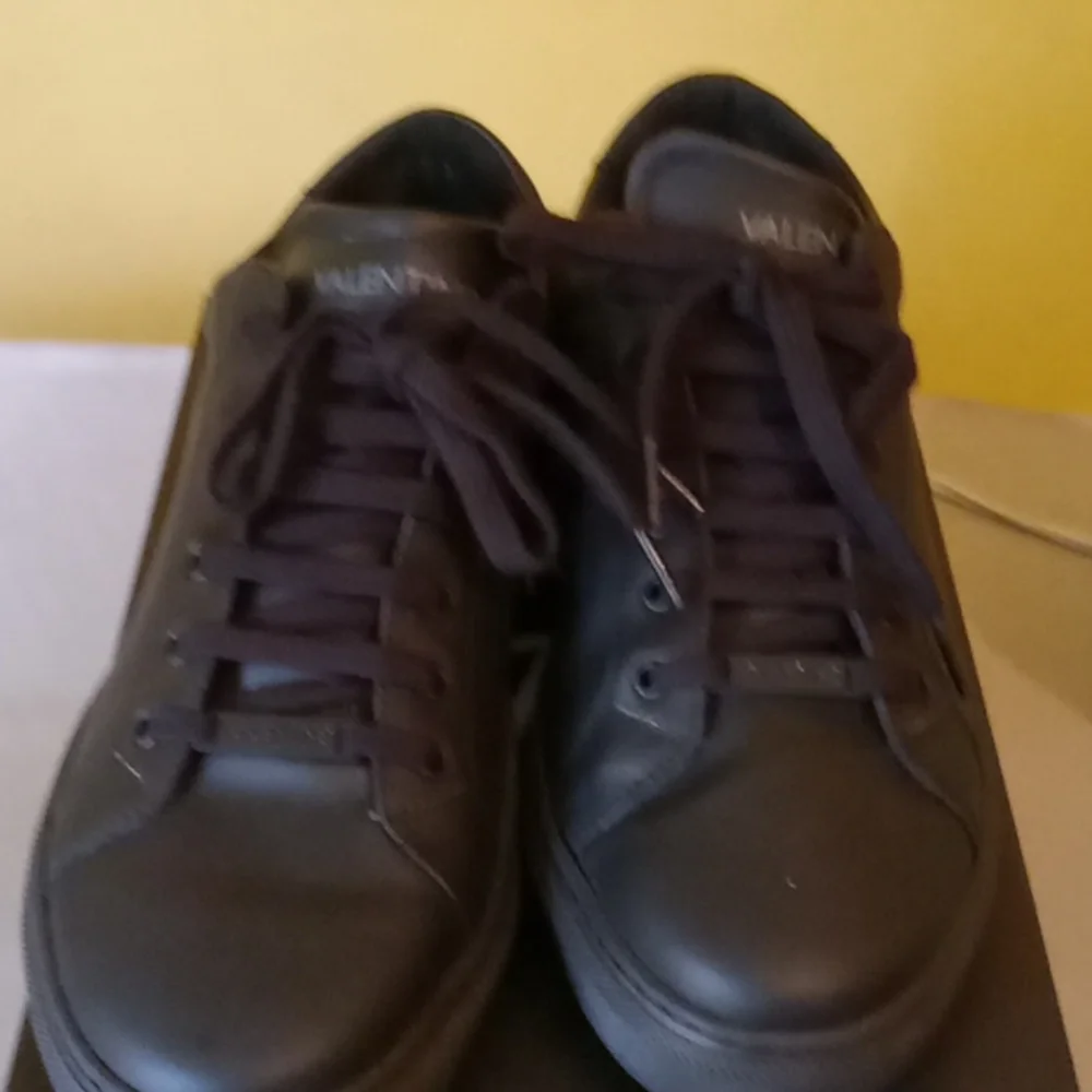Shoes - Picture 1 of 4